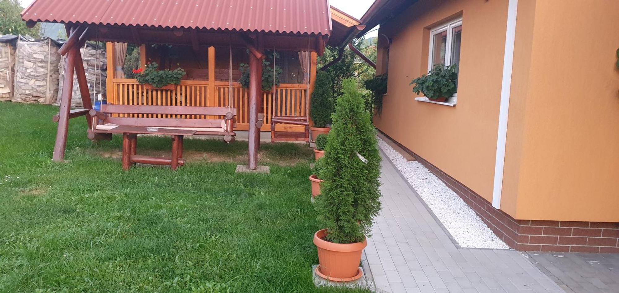 Hazanéző Panzió Acomodação com café da manhã Corund  Exterior foto