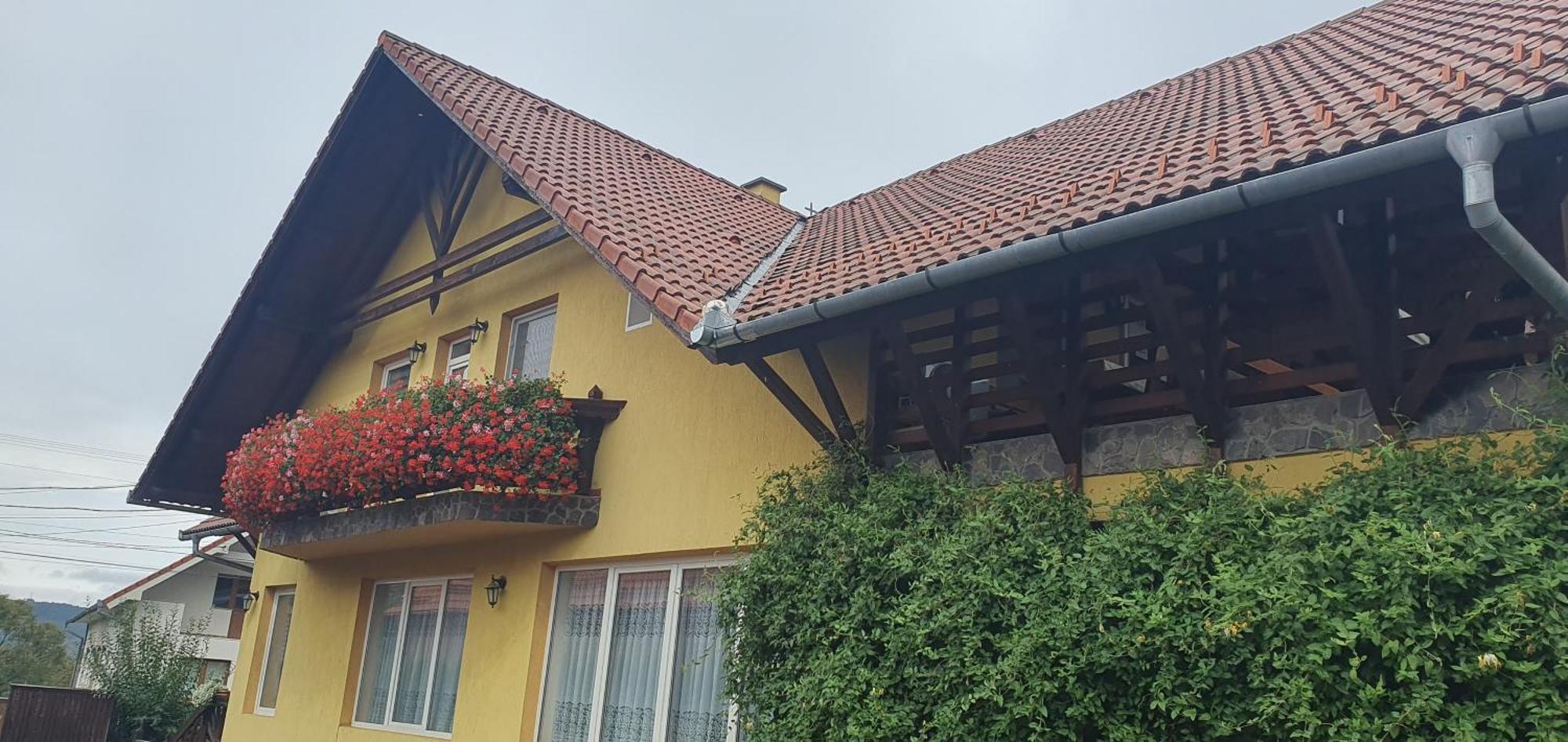 Hazanéző Panzió Acomodação com café da manhã Corund  Exterior foto