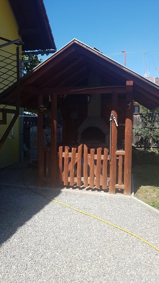 Hazanéző Panzió Acomodação com café da manhã Corund  Exterior foto